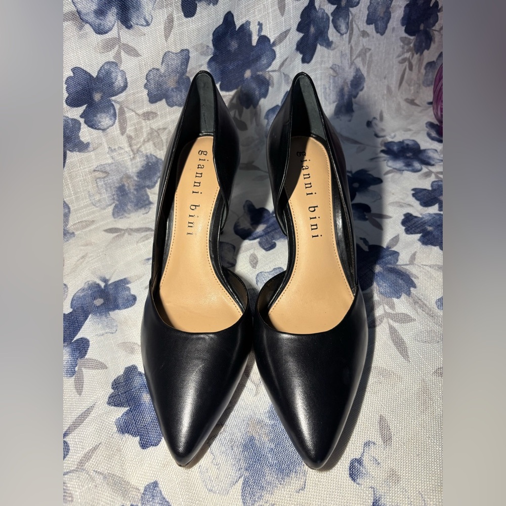 Gianni Bini Black Pointed Toe Heels
